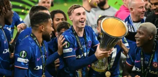Arsenal fans left disappointed as Chelsea make history